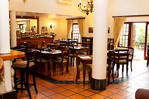Oakhurst Hotel