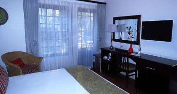 Oakhurst Hotel