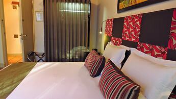 Oakhurst Hotel