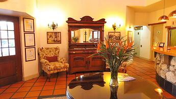 Oakhurst Hotel