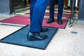 The Avenue Plaza Hotel