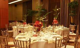 The Avenue Plaza Hotel