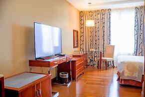 The Avenue Plaza Hotel