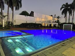 The Avenue Plaza Hotel