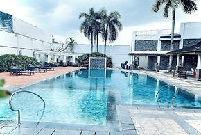 The Avenue Plaza Hotel