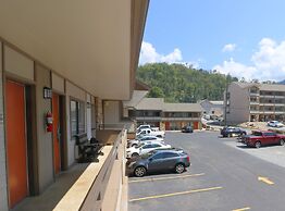 Howard Johnson by Wyndham Downtown Gatlinburg