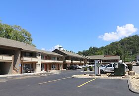 Howard Johnson by Wyndham Downtown Gatlinburg