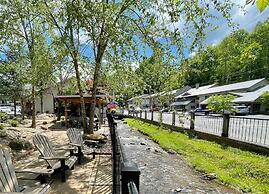 Howard Johnson by Wyndham Downtown Gatlinburg