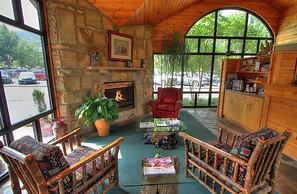 Howard Johnson by Wyndham Downtown Gatlinburg