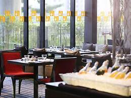 Novotel Kolkata Hotel & Residences Hotel