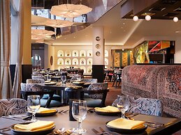 Novotel Kolkata Hotel & Residences Hotel