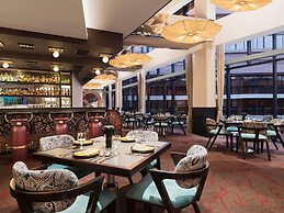 Novotel Kolkata Hotel & Residences Hotel