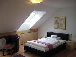 Neu Heidelberg - Guesthouse & Apartments