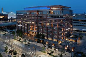 Courtyard Buffalo Downtown / Canalside