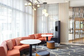 Courtyard Buffalo Downtown / Canalside