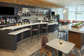 Courtyard Buffalo Downtown / Canalside