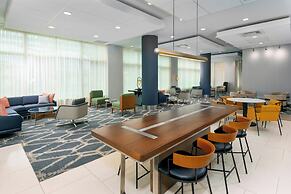 Courtyard Buffalo Downtown / Canalside