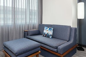 Courtyard Buffalo Downtown / Canalside