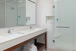 Courtyard Buffalo Downtown / Canalside