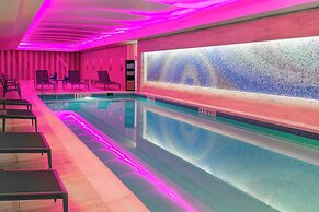 Courtyard Buffalo Downtown / Canalside