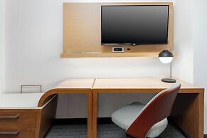 Courtyard Buffalo Downtown / Canalside