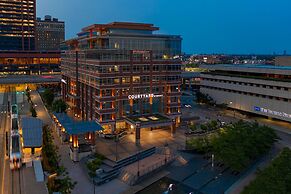 Courtyard Buffalo Downtown / Canalside