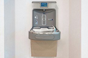 Courtyard Buffalo Downtown / Canalside