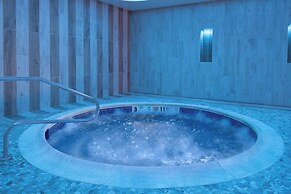 Courtyard Buffalo Downtown / Canalside