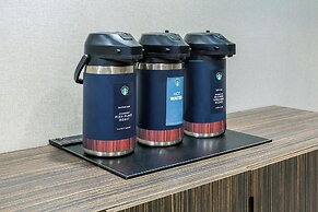 Courtyard Buffalo Downtown / Canalside