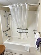 Carriage House Inn