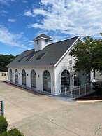 Carriage House Inn