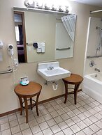 Carriage House Inn