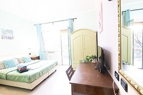 B&B Colorful Suite Yard