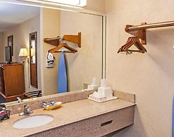 Downtowner Inn and Suites Hobby