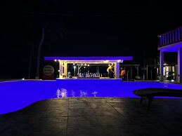 Tropical Paradise Hotel