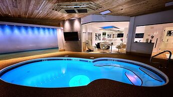Sybaris Pool Suites Indianapolis