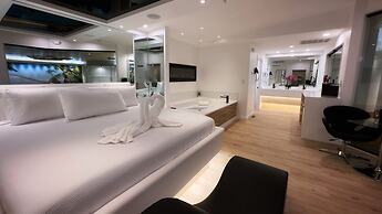 Sybaris Pool Suites Indianapolis