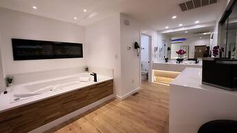 Sybaris Pool Suites Indianapolis