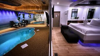 Sybaris Pool Suites Indianapolis