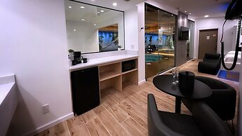 Sybaris Pool Suites Indianapolis