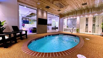 Sybaris Pool Suites Indianapolis