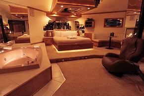 Sybaris Pool Suites Indianapolis