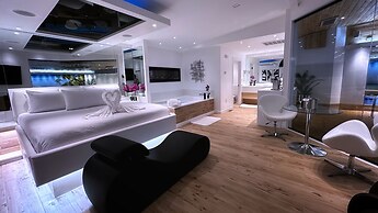 Sybaris Pool Suites Indianapolis
