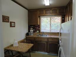 Bridge Bay Lodge at Shasta Lake