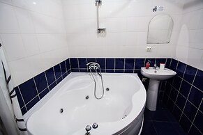 Samsonov Hotel on Marata