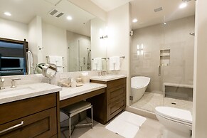 Sultan Two Bedroom Loft Suite with Majestic Mountain Views 2 Condo by 