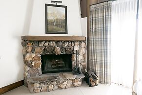 Sultan Two Bedroom Loft Suite with Majestic Mountain Views 2 Condo by 