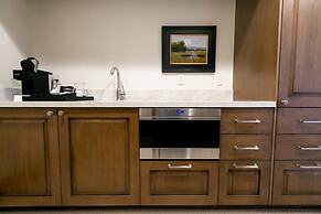 Sultan Two Bedroom Loft Suite with Majestic Mountain Views 2 Condo by 