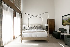 Sultan Two Bedroom Loft Suite with Majestic Mountain Views 2 Condo by 