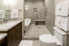 Sultan Two Bedroom Loft Suite with Majestic Mountain Views 2 Condo by 